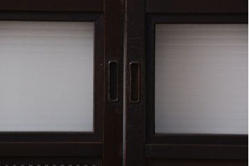 アンティーク 味わい深い　裏障子付き幅せま格子戸4枚セット(引き戸)