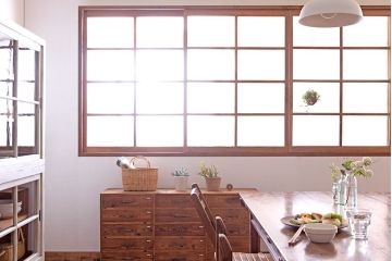 アンティーク　古い木味とペンキのはげたガラス戸4枚セット(窓)