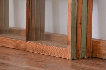 アンティーク　古い木味とペンキのはげたガラス戸4枚セット(窓)