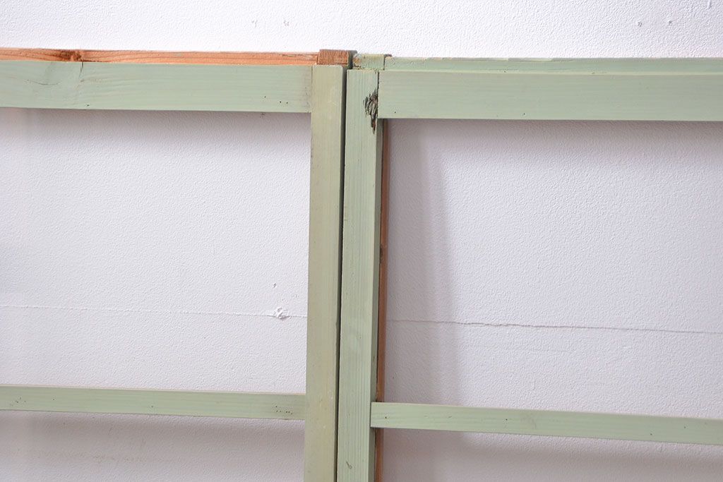 アンティーク　古い木味とペンキのはげたガラス戸4枚セット(窓)