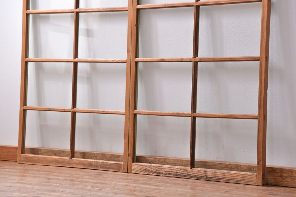 アンティーク 古い木味とペンキのはげたガラス窓　2枚セット(ガラス戸、引き戸)