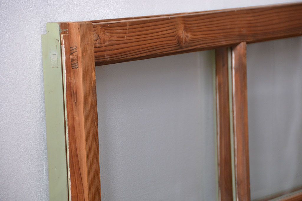 アンティーク 古い木味とペンキのはげたガラス窓　2枚セット(ガラス戸、引き戸)