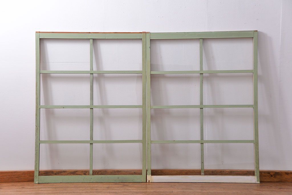 アンティーク 古い木味とペンキのはげたガラス窓　2枚セット(ガラス戸、引き戸)