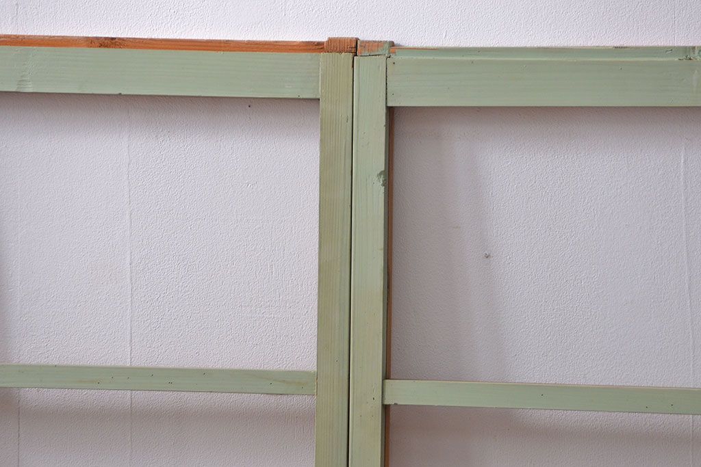 アンティーク 古い木味とペンキのはげたガラス窓　2枚セット(ガラス戸、引き戸)