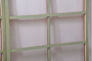 アンティーク 古い木味とペンキのはげたガラス窓　2枚セット(ガラス戸、引き戸)