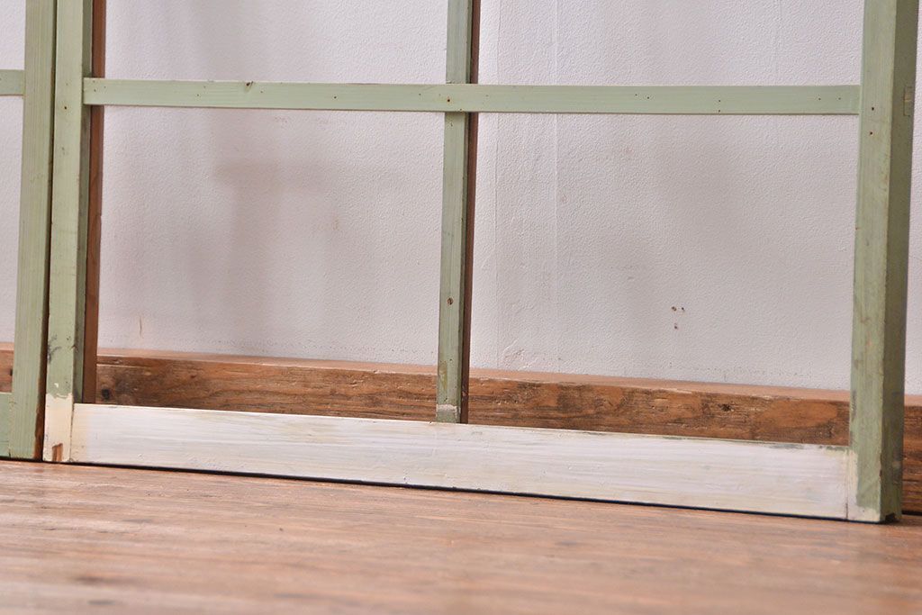 アンティーク 古い木味とペンキのはげたガラス窓　2枚セット(ガラス戸、引き戸)