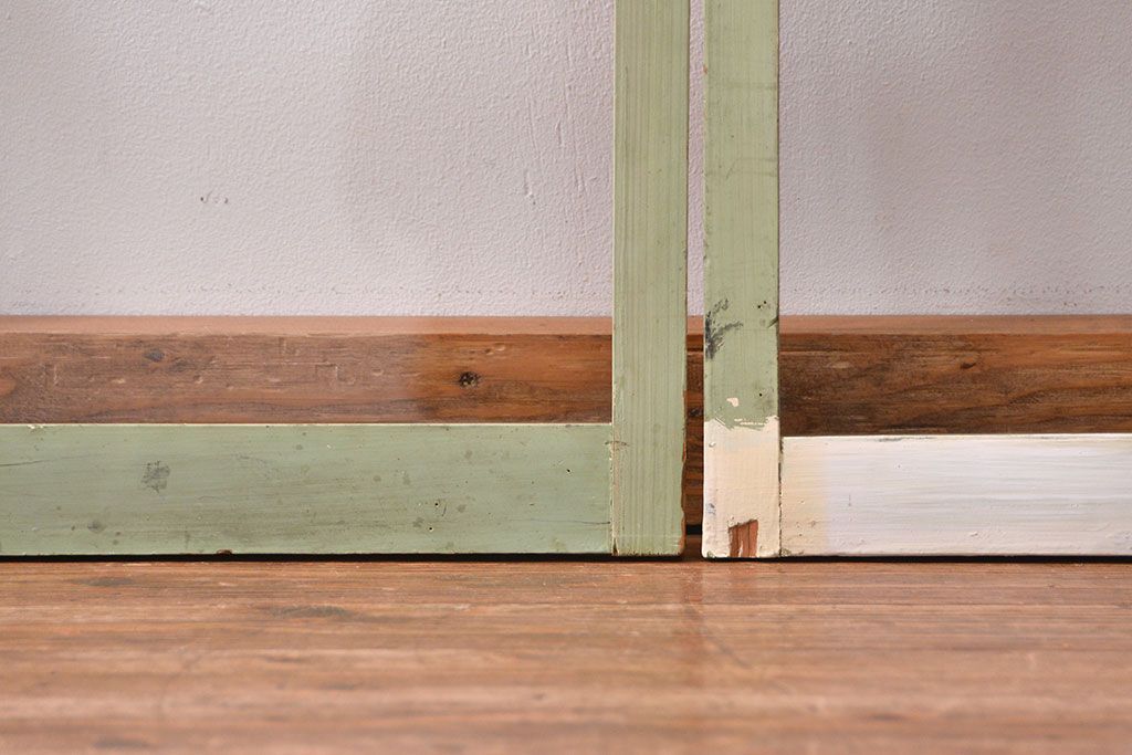 アンティーク 古い木味とペンキのはげたガラス窓　2枚セット(ガラス戸、引き戸)