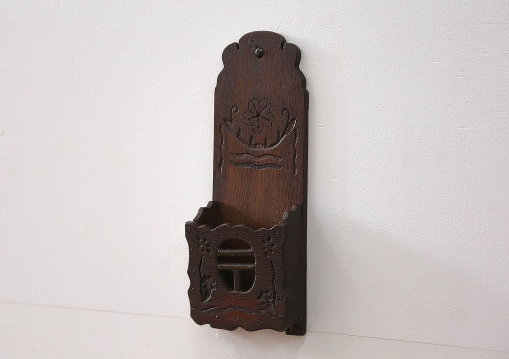 アンティーク雑貨　アンティーク 珍品!古い木の彫刻入り状差し(カードケース、図書館、図書室)