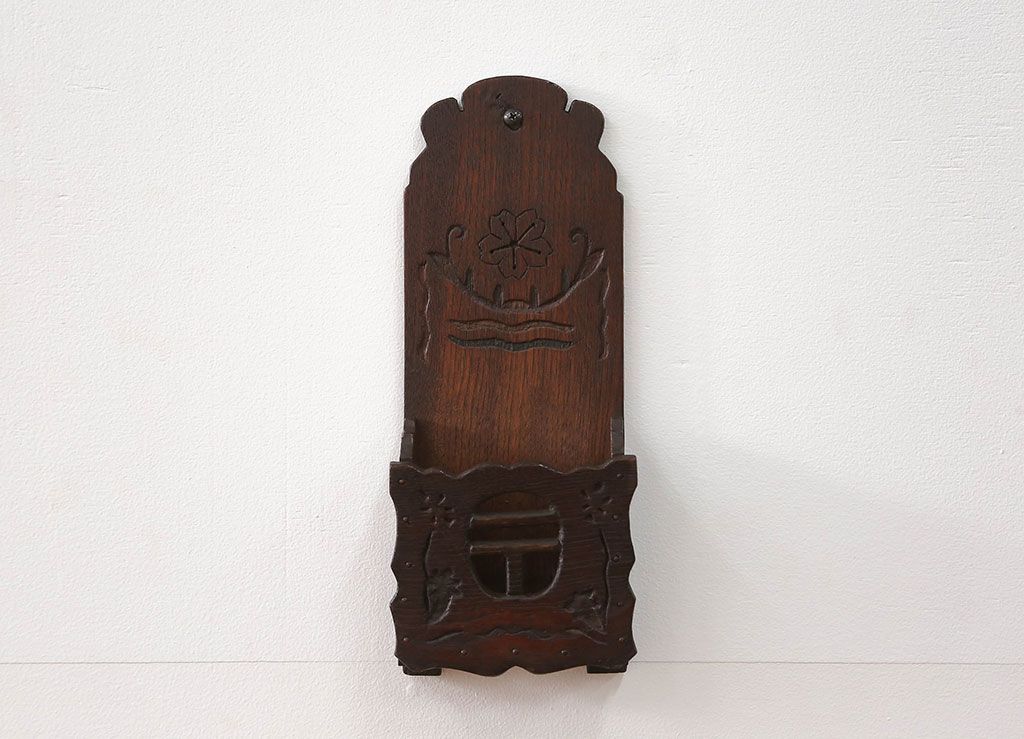 アンティーク雑貨　アンティーク 珍品!古い木の彫刻入り状差し(カードケース、図書館、図書室)