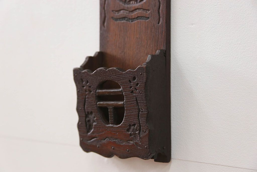 アンティーク雑貨　アンティーク 珍品!古い木の彫刻入り状差し(カードケース、図書館、図書室)