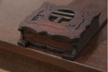 アンティーク雑貨　アンティーク 珍品!古い木の彫刻入り状差し(カードケース、図書館、図書室)