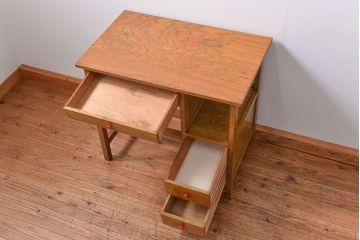 レトロ家具　昭和レトロ かわいいデザインの小さな片袖机(テーブル、デスク、在宅ワーク、在宅用)