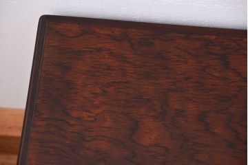 中古　シンプルなマルニ製センターテーブル(机)