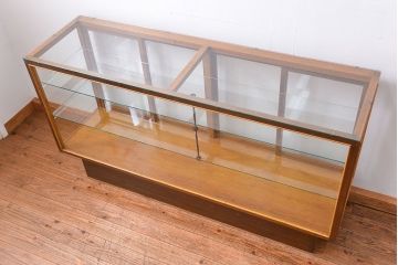 アンティーク家具　アンティーク 引き出し付き　四枚引き戸のガラスケース(ショーケース)