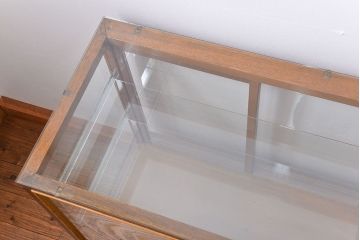 アンティーク家具　アンティーク 引き出し付き　四枚引き戸のガラスケース(ショーケース)