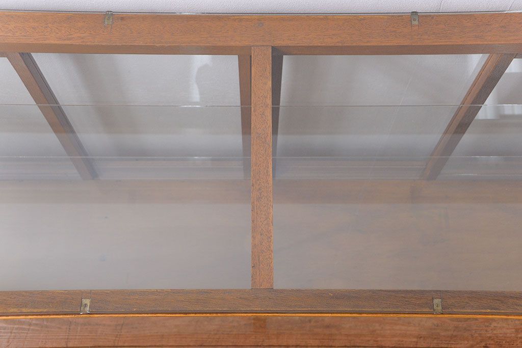 アンティーク家具　アンティーク 引き出し付き　四枚引き戸のガラスケース(ショーケース)