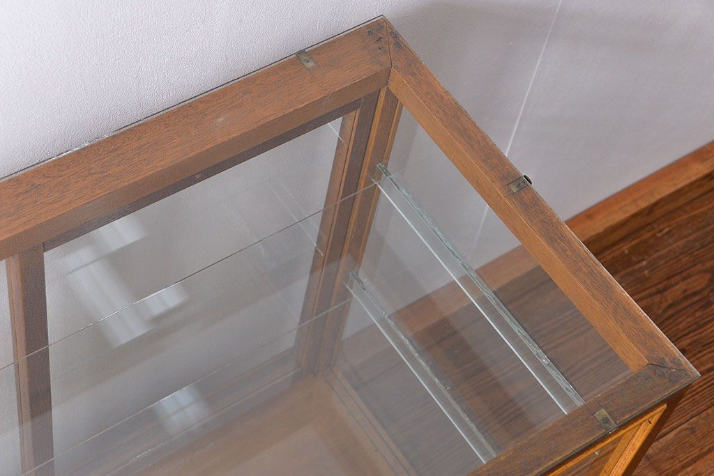 アンティーク家具　アンティーク 引き出し付き　四枚引き戸のガラスケース(ショーケース)