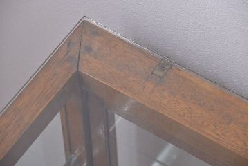 アンティーク家具　アンティーク 引き出し付き　四枚引き戸のガラスケース(ショーケース)