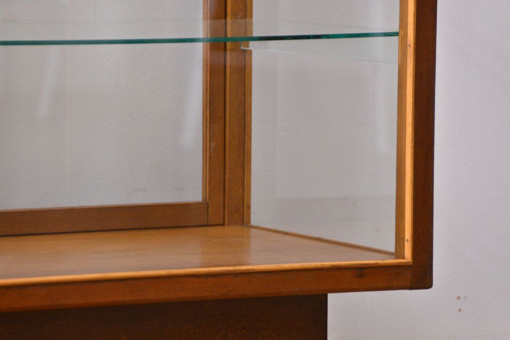 アンティーク家具　アンティーク 引き出し付き　四枚引き戸のガラスケース(ショーケース)