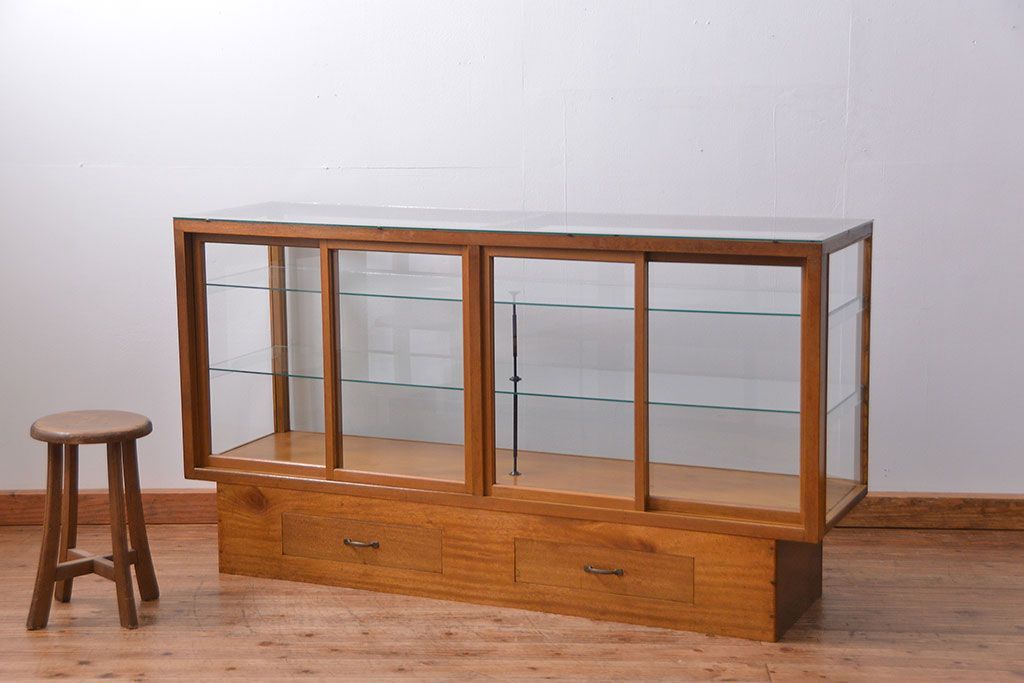 アンティーク家具　アンティーク 引き出し付き　四枚引き戸のガラスケース(ショーケース)