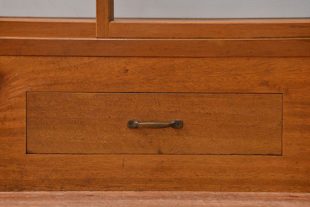 アンティーク家具　アンティーク 引き出し付き　四枚引き戸のガラスケース(ショーケース)