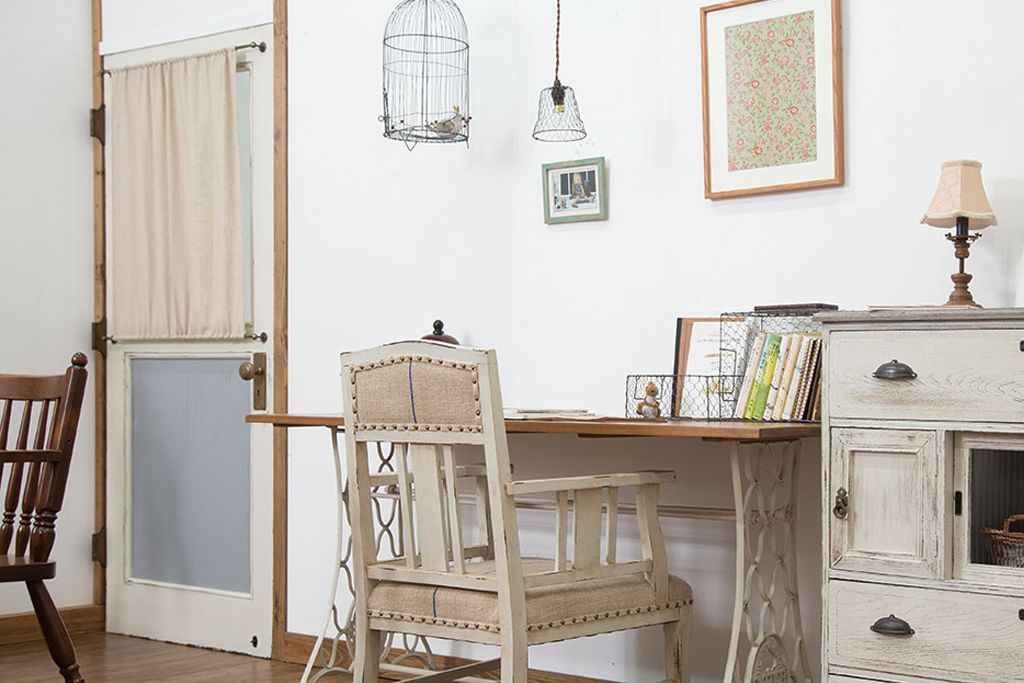 アンティークペイント　 カーテンレール付きのドア (扉)