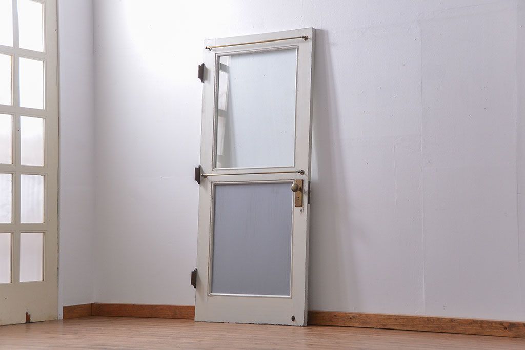 アンティークペイント　 カーテンレール付きのドア (扉)