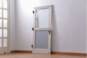 アンティークペイント　 カーテンレール付きのドア (扉)