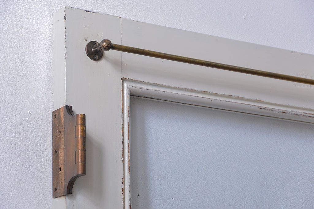 アンティークペイント　 カーテンレール付きのドア (扉)