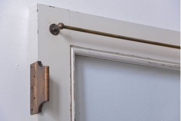 アンティークペイント　 カーテンレール付きのドア (扉)