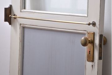 アンティークペイント　 カーテンレール付きのドア (扉)