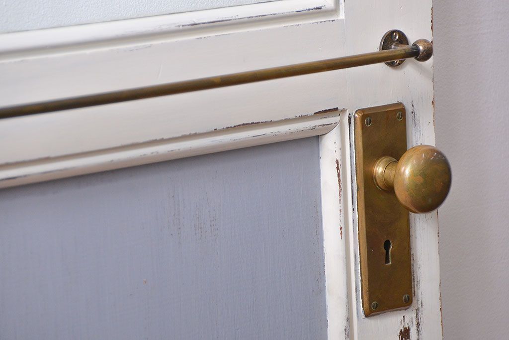 アンティークペイント　 カーテンレール付きのドア (扉)