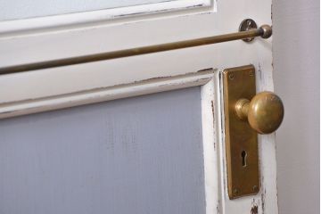 アンティークペイント　 カーテンレール付きのドア (扉)