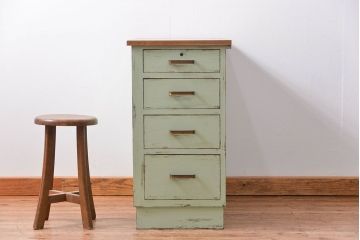 アンティーク家具　アンティークペイント　四杯引き出しサイドテーブル(袖机)