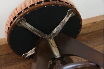 アンティーク家具　アンティーク 古いブナ材の上質な回転スツール(回転イス、回転椅子)