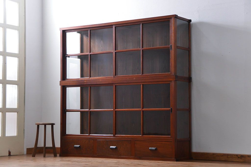 アンティーク家具　アンティーク 三面ガラスの美しい二段重ね収納棚(ガラスケース、ショーケース、飾り棚)