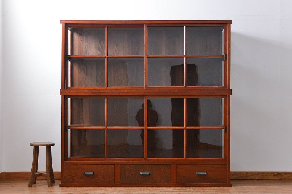 アンティーク家具　アンティーク 三面ガラスの美しい二段重ね収納棚(ガラスケース、ショーケース、飾り棚)