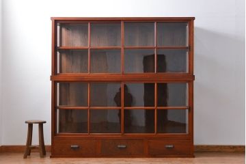 アンティーク家具　アンティーク 三面ガラスの美しい二段重ね収納棚(ガラスケース、ショーケース、飾り棚)