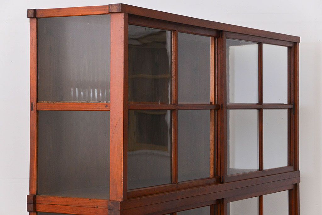 アンティーク家具　アンティーク 三面ガラスの美しい二段重ね収納棚(ガラスケース、ショーケース、飾り棚)