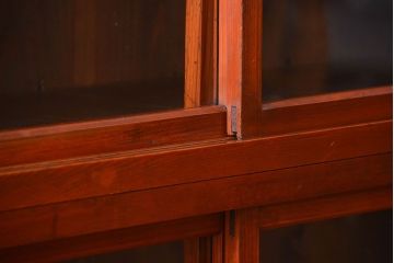 アンティーク家具　アンティーク 三面ガラスの美しい二段重ね収納棚(ガラスケース、ショーケース、飾り棚)