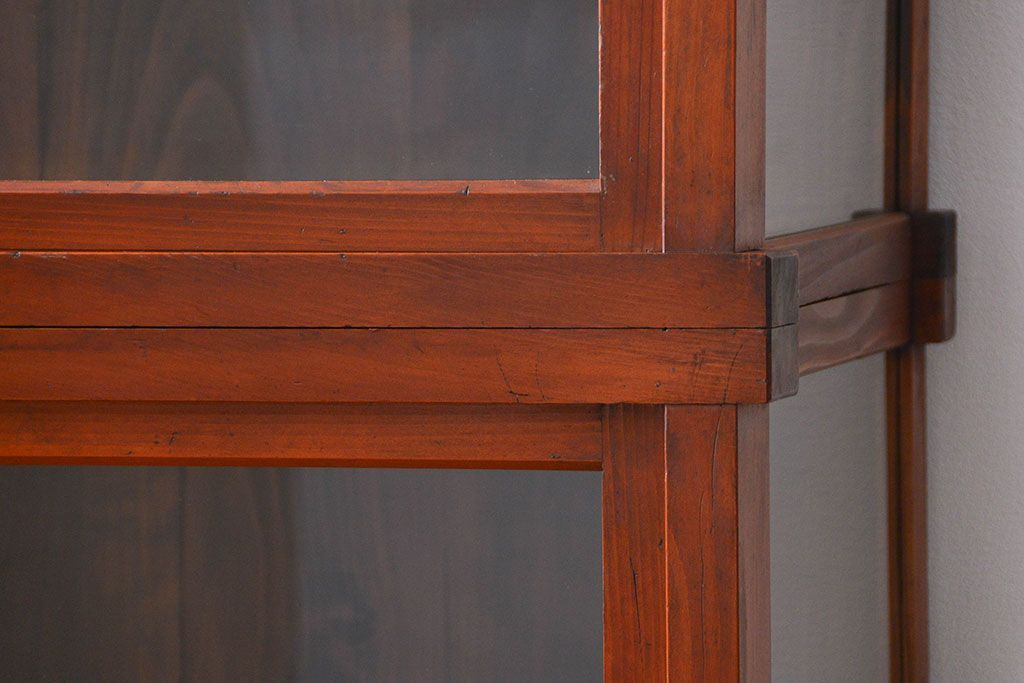 アンティーク家具　アンティーク 三面ガラスの美しい二段重ね収納棚(ガラスケース、ショーケース、飾り棚)