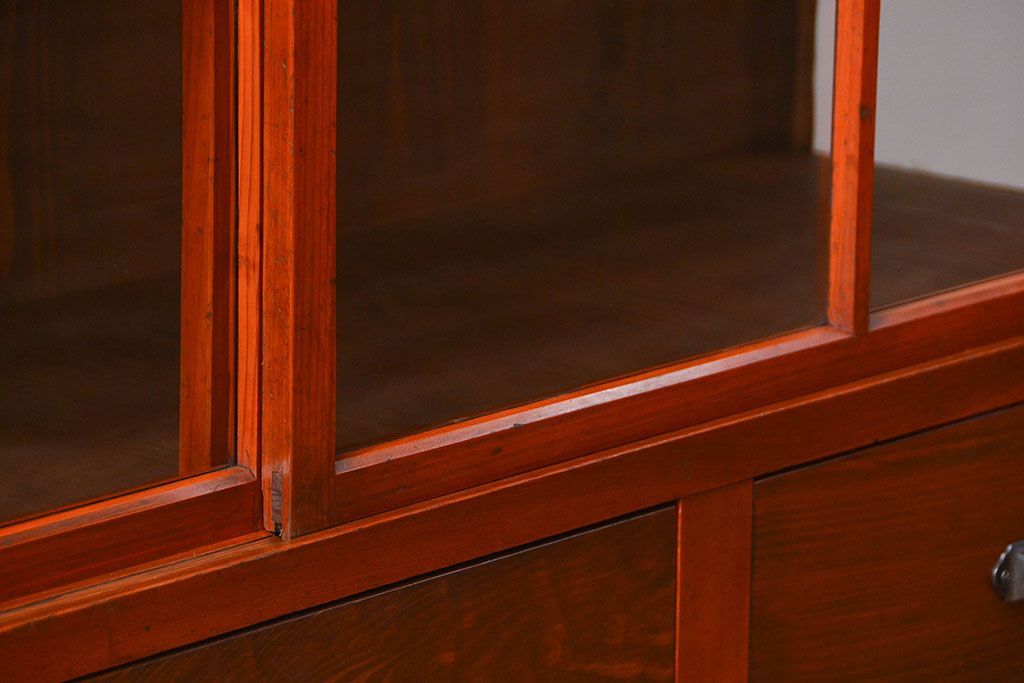 アンティーク家具　アンティーク 三面ガラスの美しい二段重ね収納棚(ガラスケース、ショーケース、飾り棚)