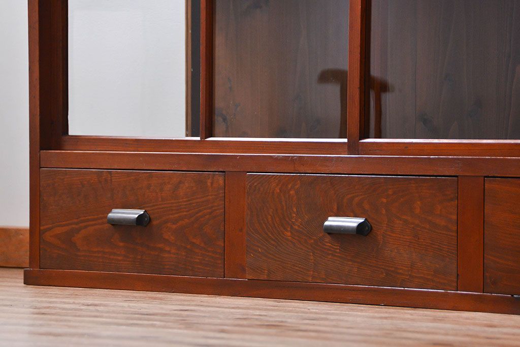 アンティーク家具　アンティーク 三面ガラスの美しい二段重ね収納棚(ガラスケース、ショーケース、飾り棚)