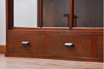 アンティーク家具　アンティーク 三面ガラスの美しい二段重ね収納棚(ガラスケース、ショーケース、飾り棚)