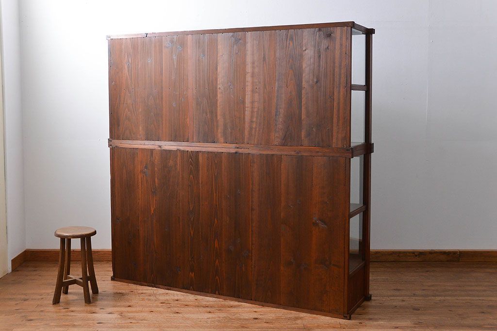 アンティーク家具　アンティーク 三面ガラスの美しい二段重ね収納棚(ガラスケース、ショーケース、飾り棚)