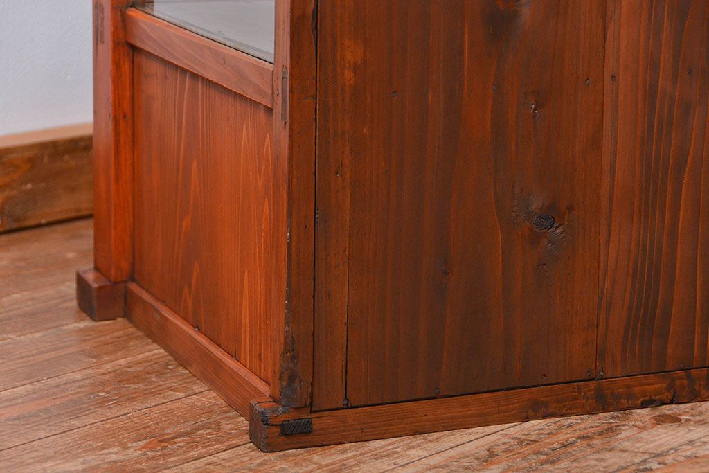 アンティーク家具　アンティーク 三面ガラスの美しい二段重ね収納棚(ガラスケース、ショーケース、飾り棚)