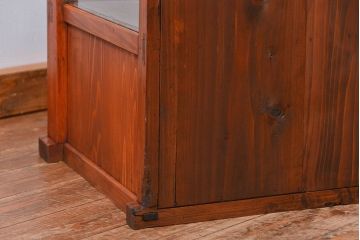 アンティーク家具　アンティーク 三面ガラスの美しい二段重ね収納棚(ガラスケース、ショーケース、飾り棚)