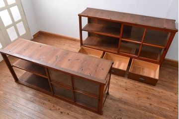 アンティーク家具　アンティーク 三面ガラスの美しい二段重ね収納棚(ガラスケース、ショーケース、飾り棚)