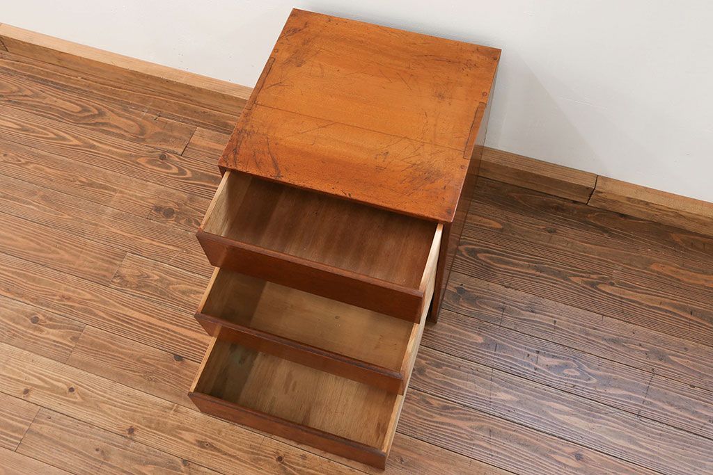レトロ家具　昭和レトロ シンプルで小さなチェスト(小引き出し)