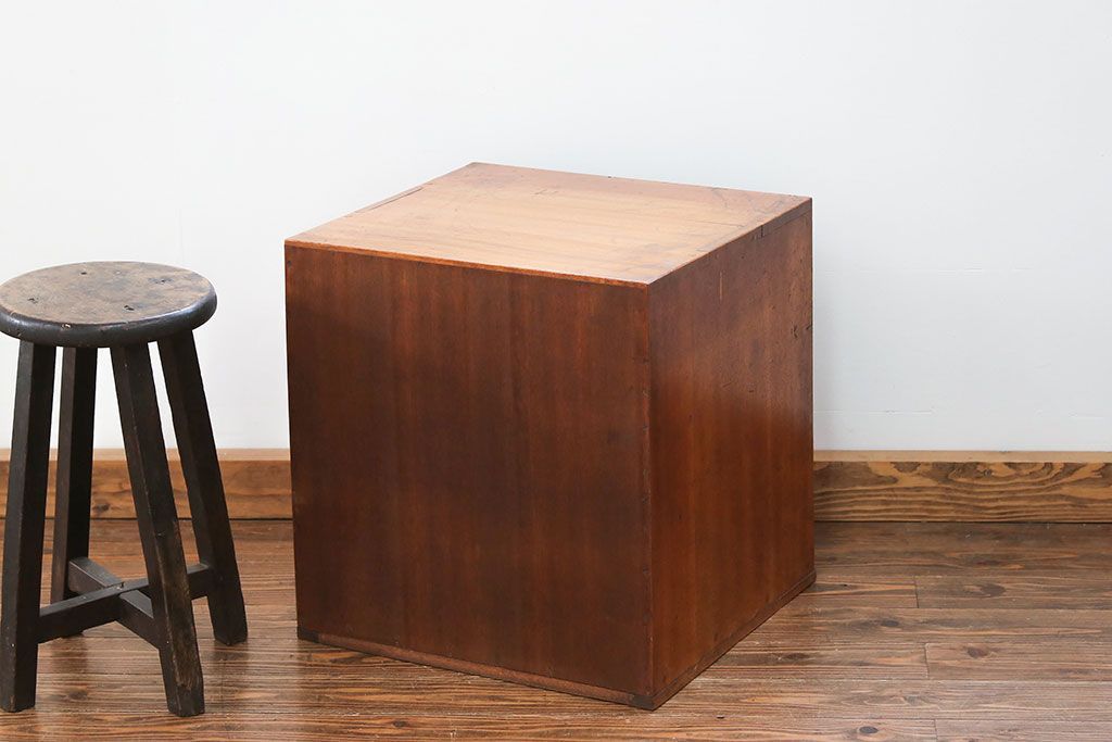 レトロ家具　昭和レトロ シンプルで小さなチェスト(小引き出し)